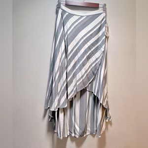 O'neill skirt with tie waist light weight for vacation womens size XL